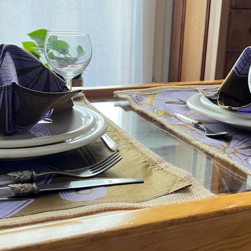 Sets de table Uniwax mauve sur toile de jute