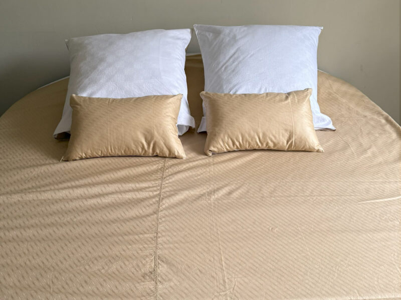 Parure Bazin riche 3 pièces Housse de couette Unie Bicolore Beige et Blanc – Image 4