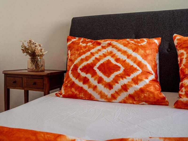 Parure de lit de motifs ouest africains emblématiques avec une housse de couette ou des draps et des coussin assortis