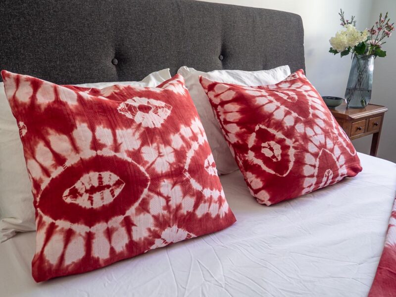 Parure de lit de motifs ouest africains emblématiques avec une housse de couette ou des draps et des coussin assortis