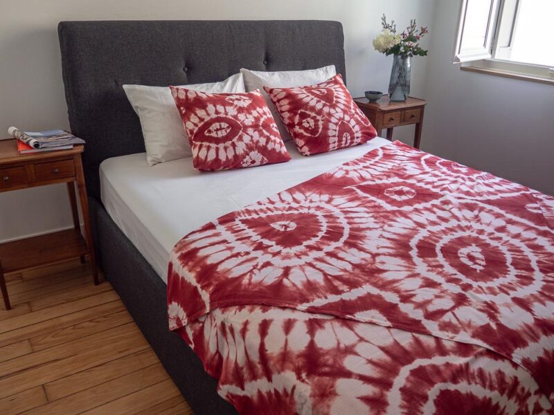 Parure de lit de motifs ouest africains emblématiques avec une housse de couette ou des draps et des coussin assortis