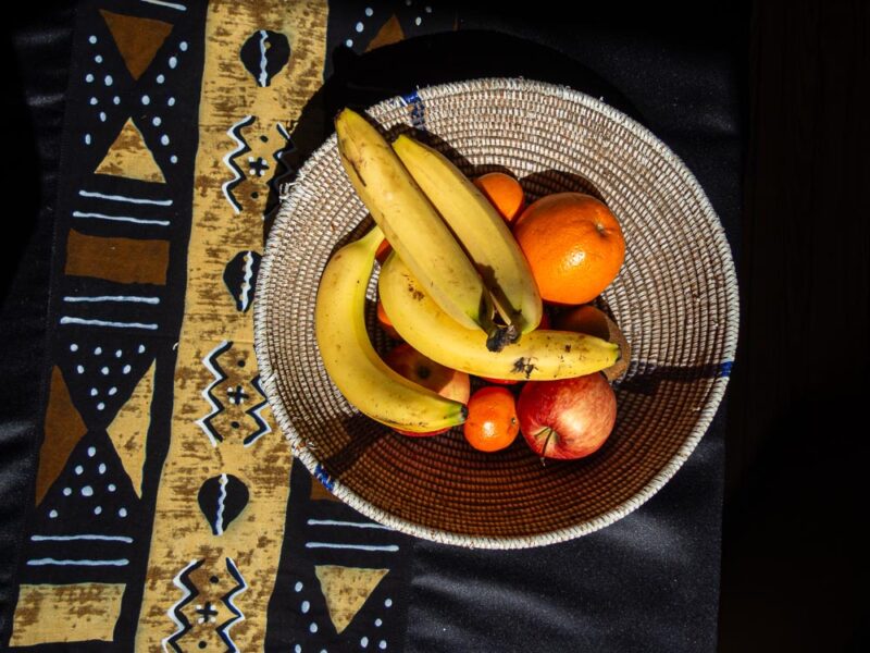 Nappe noire aux motifs bogolan