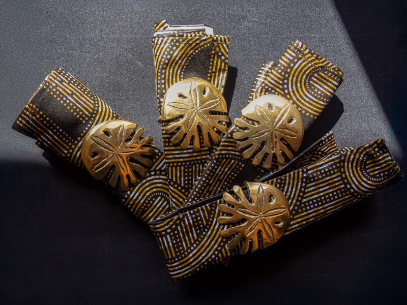 Set de 4 serviettes dorées et noirs aux motifs bogolan