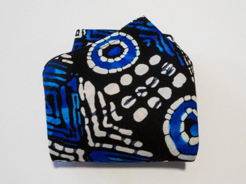 Serviette motifs bogolan bleus clairs et blancs d'Afrique de l'ouest
