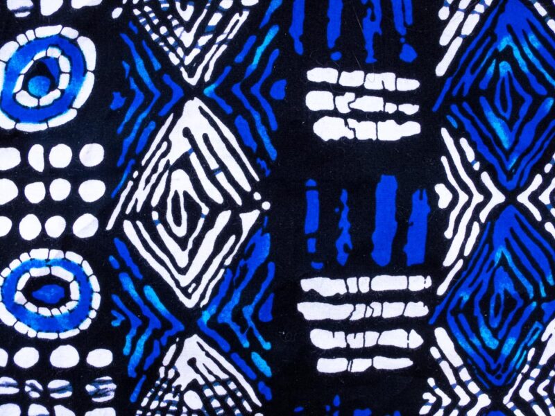Serviette motifs bogolan bleus clairs et blancs d'Afrique de l'ouest