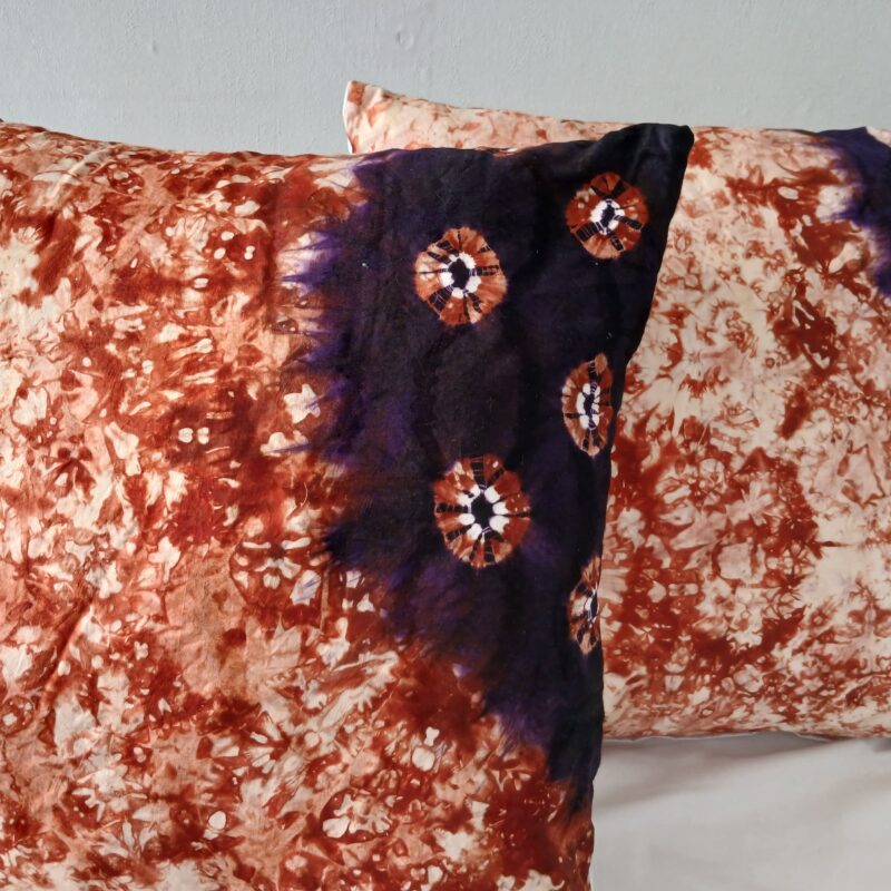 Coussin Bazin ocre rouge et violacé
