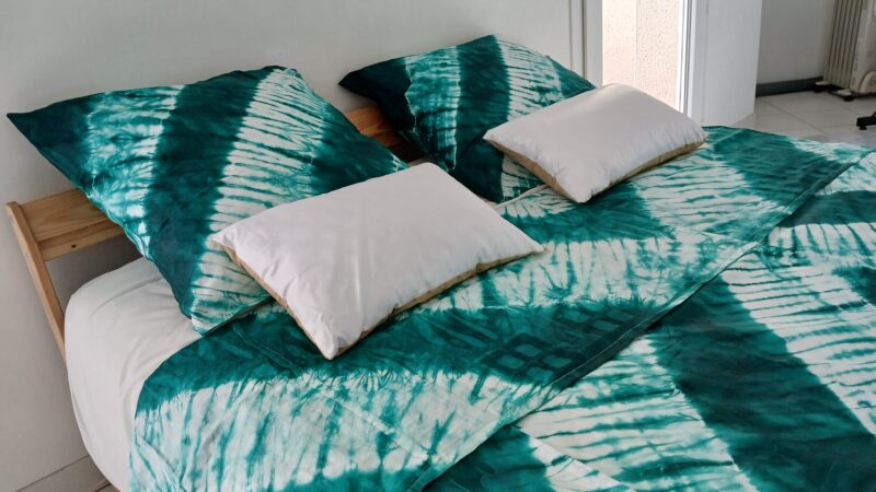 Parure drap batif vert feuillage motif carré