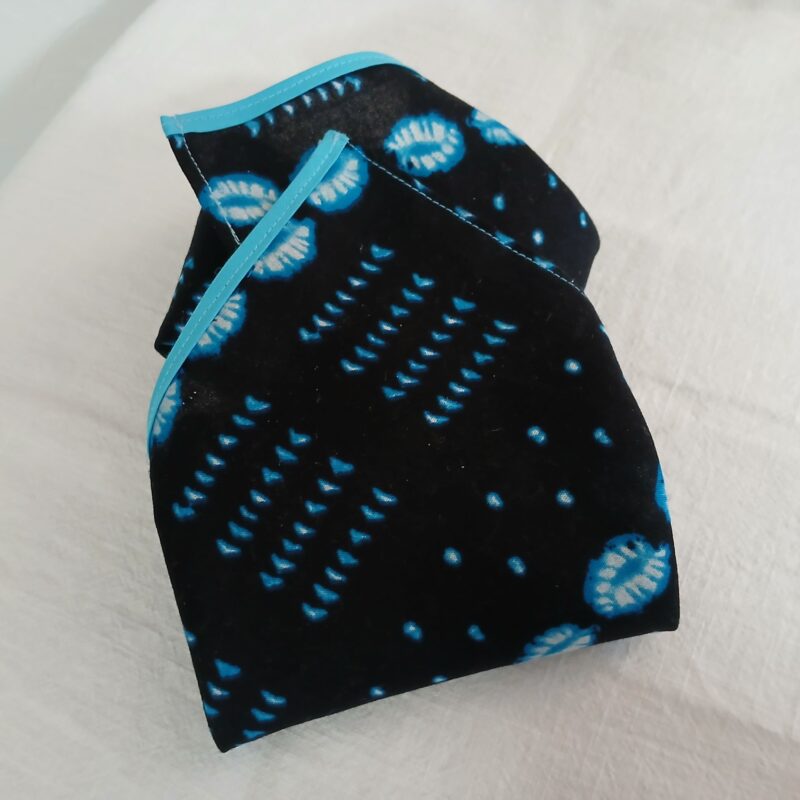 serviettes indigo turquoise cauris sur fond blanc