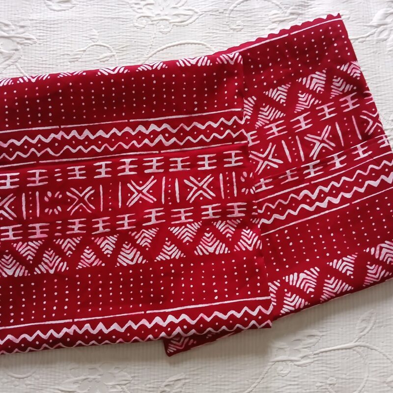 Housses de coussins en Wax Bogolan rouge finition portefeuille